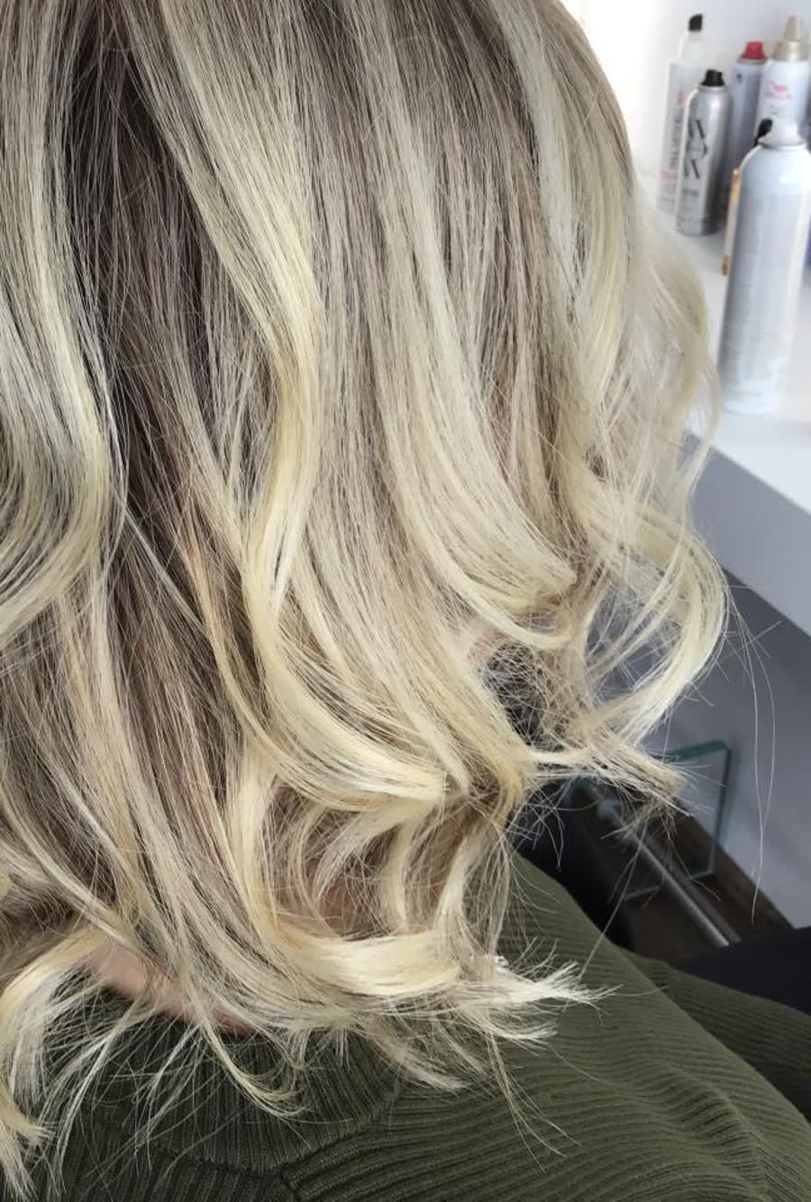 Bob mit hellem Balayage